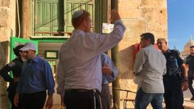 مئات المستوطنين يقتحمون الأقصى