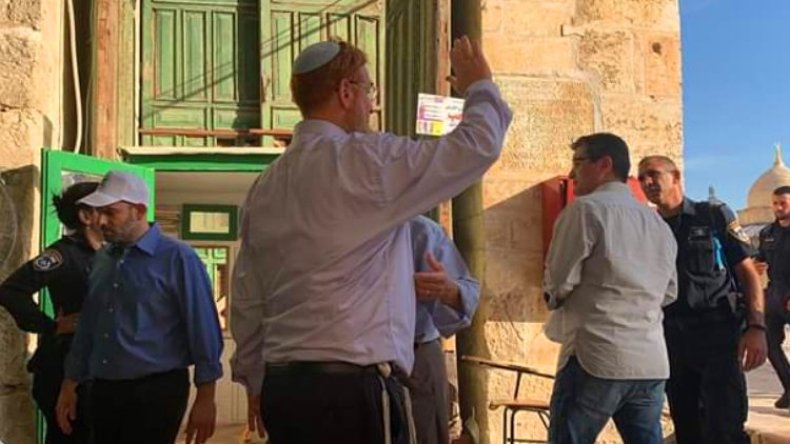 مئات المستوطنين يقتحمون الأقصى