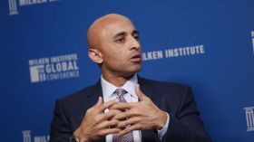 سفير الإمارات يشارك بفعالية داعمة لـ”إسرائيل”