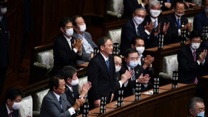 انتخاب يوشيهيدي سوغا رئيساً للحكومة اليابانية