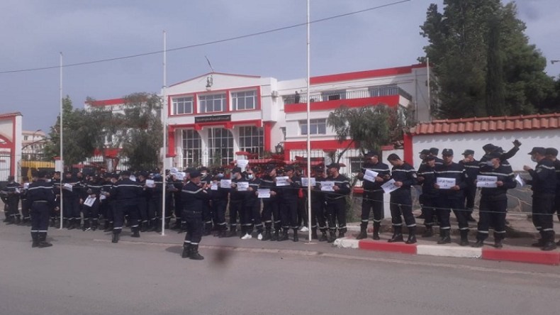 وقفة احتجاجية لأعوان الحماية المدنية بالبويرة