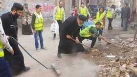 هل قام “قساوسة” مصريون حقا بتنظيف الشارع استعدادا لصلاة التراويح؟