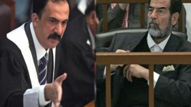 شاهد.. صورة صدّام حسين على أرضية بيت عزاء قاض حاكمه     