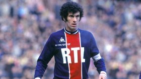 دحلب.. المراوغ الساحر