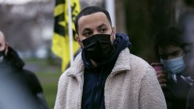 Paris: Un journaliste franco-algérien au tribunal pour avoir qualifié une policière d’Arabe de service