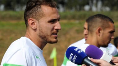 Yebda souhaite que sa famille soit autorisée a assister a l’enterrement de son père en Algérie