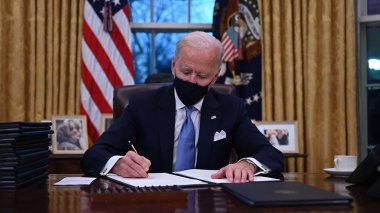 Biden retarde l’augmentation du nombre de réfugiés aux USA