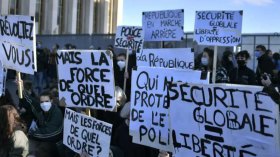 Sécurité globale: une proposition de loi controversée adoptée par le Parlement