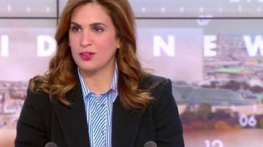 «Une tête d’arabe»: Sonia Mabrouk “recadre” sèchement Elisabeth Lévy