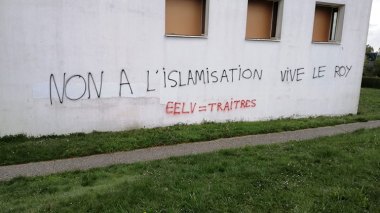 Tags anti-musulmans sur un centre culturel musulman a Rennes