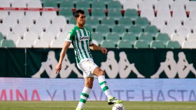 بِالفيديو: سجدة لله من ماندي وفقير في الأراضي الأندلسية