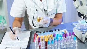 مخابر التحاليل: لسنا ضد الصيادلة لكنهم اعتدوا على مهنتنا!