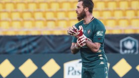 أوكيجة يعود لكن فريقه يُقصى