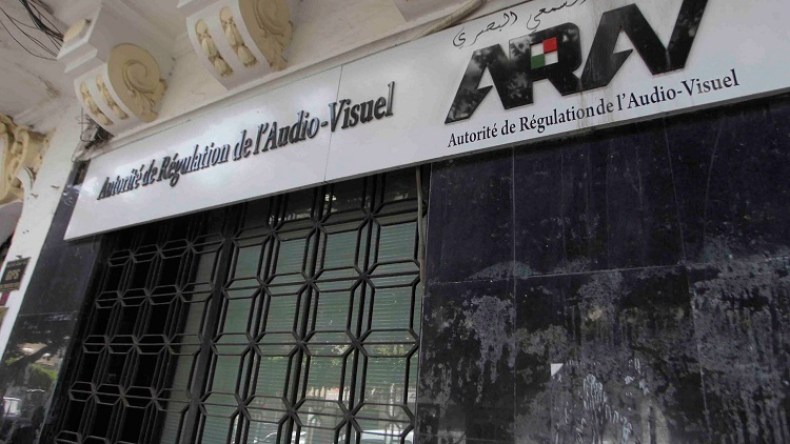 سلطة الضبط تحذر من استغلال القصر في الاحتجاجات