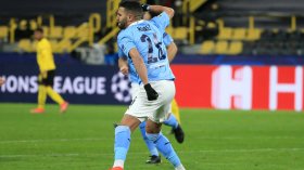 محرز يتألّق في منح “السيتي” بطاقة نصف النهائي