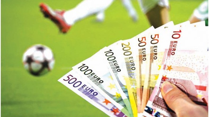 ثلاثة جزائريين ينشطون في أغنى نوادي العالم