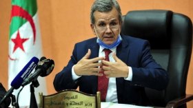 بن بوزيد يخرج عن صمته بعد هجرة الأطباء الجزائريين