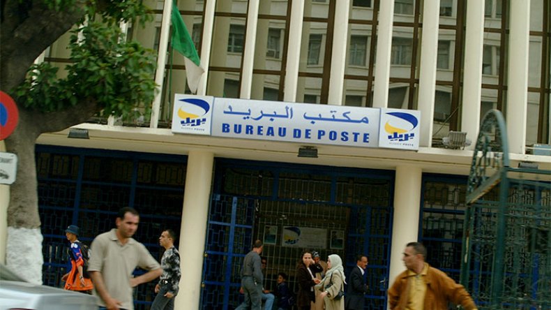 نداءات مجهولة بالفايسبوك وراء احتجاز مستحقات الجزائريين!