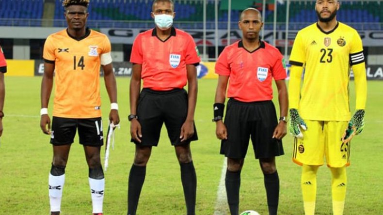 الكاف تعاقب حكم جزر القمر بثلاثة أشهر