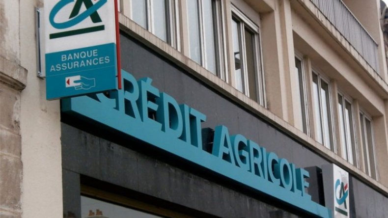 الجزائر تسحب الاعتماد من بنك “كريدي أجريكول”