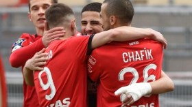 بن زية يلعب بِإصبع مبتورة