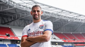 مدرب ليون الفرنسي يوجه هذه الرسالة لسليماني