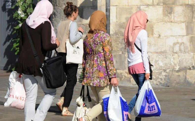Le Sénat français interdit le port du voile aux accompagnatrices de sorties scolaires