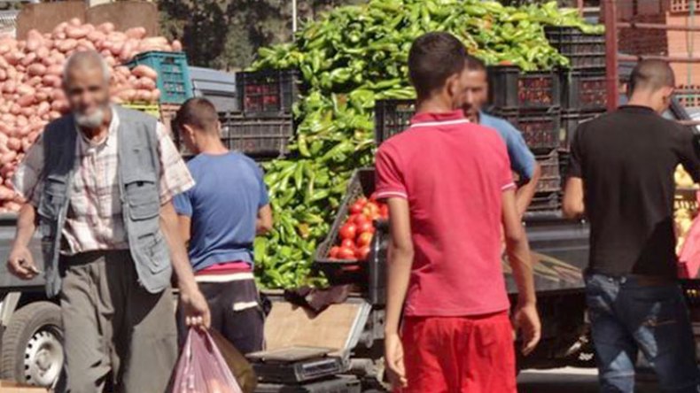 باعةٌ متجوّلون لكسر الاحتكار.. وتجار اللحوم يبشرون بتراجع الأسعار