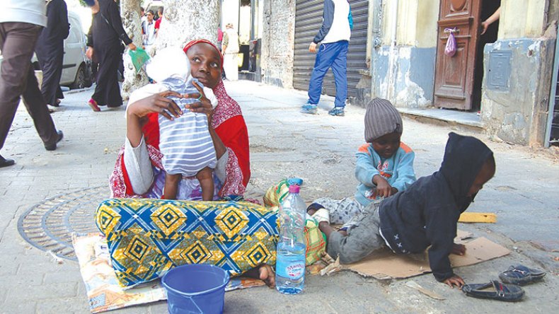 التسول.. حيل ومقالب لاستعطاف “جيوب” الصائمين