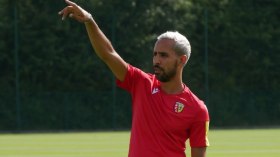 الدولي الجزائري السابق وليد مسلوب متابع في قضية مخدرات بفرنسا