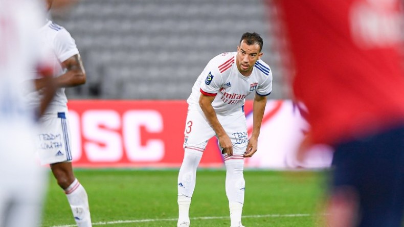 فحوى ما قاله مدرب ليون عن بلعمري