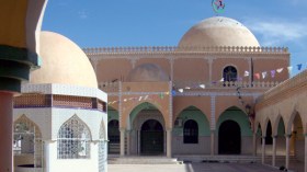 من يريد عزل الزوايا عن محيطها الاجتماعي وعمقها الشعبي؟