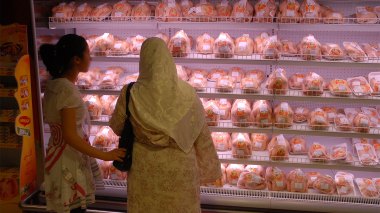 برج بوعريريج: أسعار اللحوم البيضاء تلتهب والمستهلكون يشتكون والمربون يبررون الزيادات