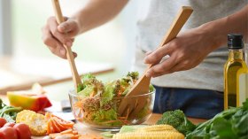 إقبال لافت على الحميات الغذائية الرمضانية لتقليل الوزن