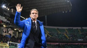 مدرب إيطاليا: امنحوا لقاح “كورونا” للفقراء بدلا من النجوم