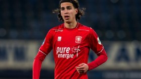 الانتقادات تطال زروقي ومدربه يحضره لقمة أجاكس