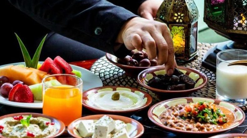 “البراح” مهنة قديمة في بجاية لإيقاظ الناس للسحور 