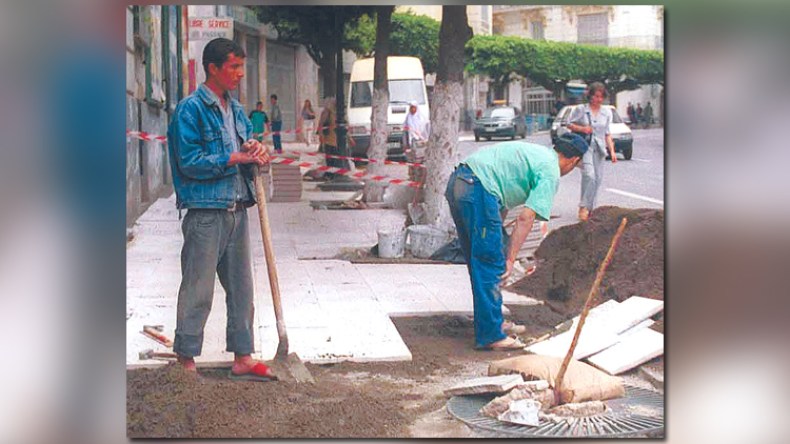 .. عندما تجتمع مشقة الصوم مع مشقة العمل!