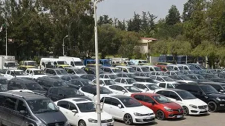 ضحايا السيارات المحجوزة ذات الملف القاعدي يحتجون