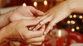 أم تكتشف أن خطيبة ابنها هي ابنتها المفقودة منذ 20 عاما!