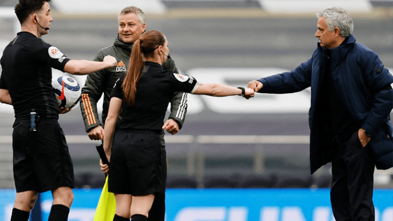 بسبب لباس الحكمة.. التلفزيون الإيراني يقطع 100 جزء خلال بث الدوري الإنجليزي!