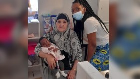 جزائرية مقيمة بفرنسا تنقذ حياة رضيعة كانت على وشك الاختناق