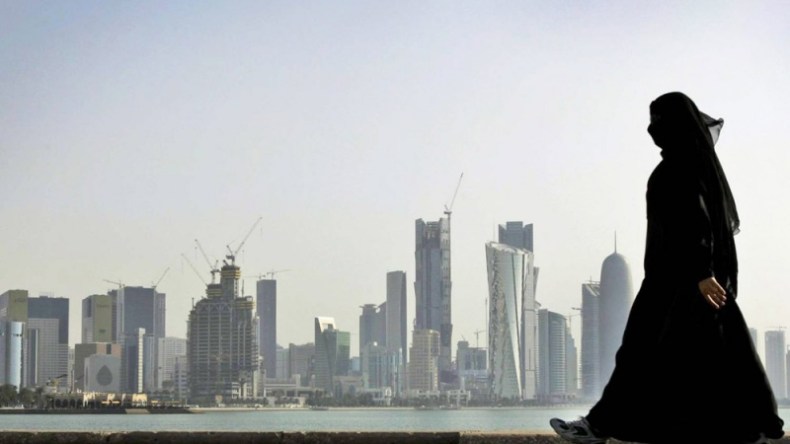 نيويورك تايمز: خادمات البيوت في الخليج يكشفن عن الانتهاكات ضدهن عبر “تيك توك”