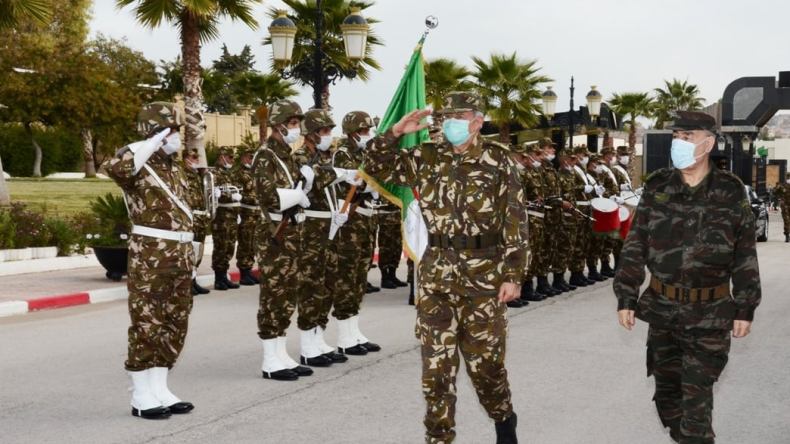 بالصور..اللواء لعربة يتفقد جاهزية وحدات القوات الجوية