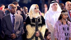 جزائرية توزع الأطباق الرمضانية خفية في الإمارات