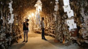 16 ألف امرأة قدمن خصلات من شعرهن لفنان تركي.. والسبب؟