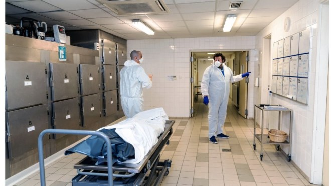 موتى في ديار الغربة في غرف التبريد ينتظرون التوصيل