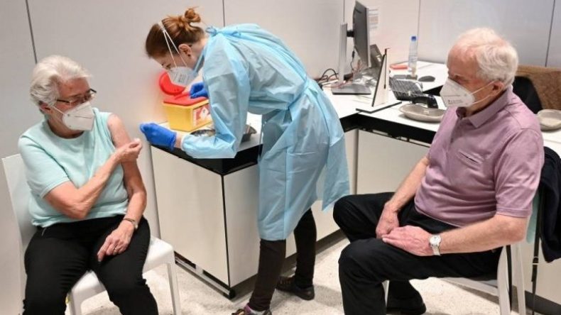 ممرضة ألمانية تحقن 6 أشخاص بمحلول ملحي بدل لقاح فايزر.. والسبب!