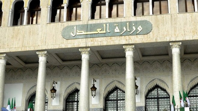 الجزائر تكون شرطيات ليبيات في إدارة السجون