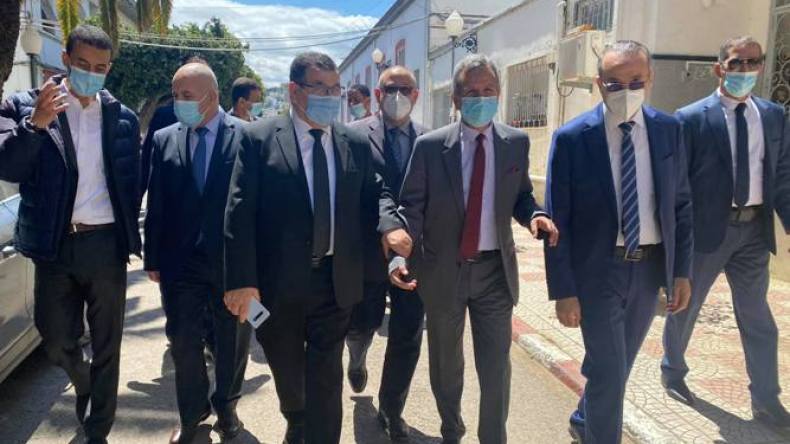 وزيران يزوران جميلة بوحيرد في المستشفى